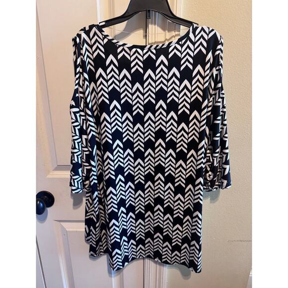Robert Louis Black White Geometric Design Cold Shoulder Short Sleeve Shirt Sz L - Picture 2 of 10